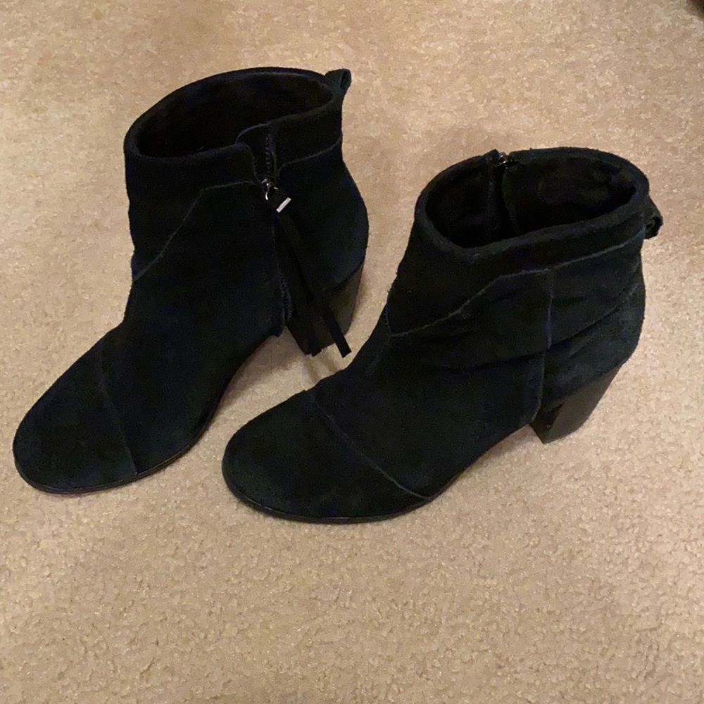 Toms black suede booties!